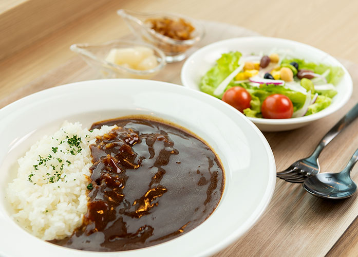 オリジナルカレーとサラダ